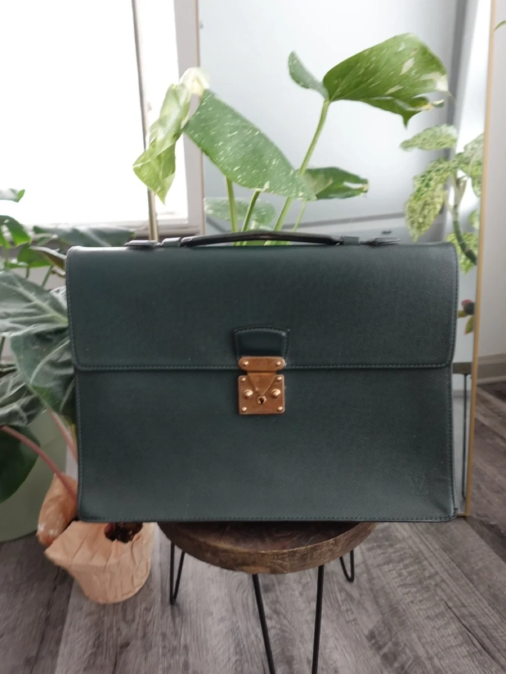 Louis Vuitton classic dark